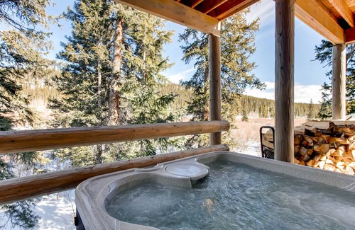 Valley of the Sun Cabin | 273 m² Cabin ∙ 4 bedrooms ∙ 8 guests