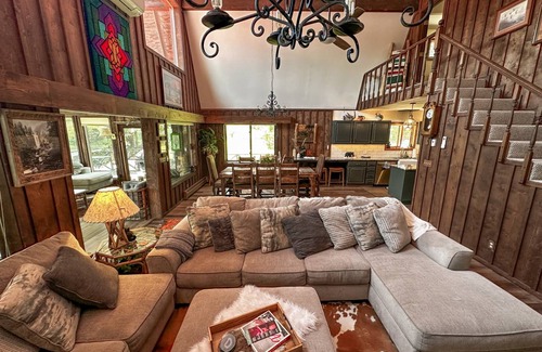 Rio Vista Estates Cabin | 276 m² Cabin ∙ 3 bedrooms ∙ 10 guests