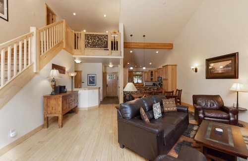 Blue River House | 276 m² House ∙ 4 bedrooms ∙ 10 guests