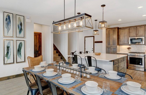 Rendezvous House | 279 m² House ∙ 5 bedrooms ∙ 12 guests