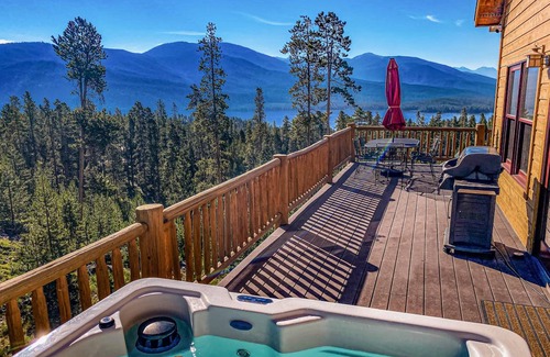 Grand Lake Cabin | 288 m² Cabin ∙ 4 bedrooms ∙ 16 guests