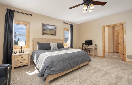 Grand Lake Cabin | 288 m² Cabin ∙ 4 bedrooms ∙ 16 guests