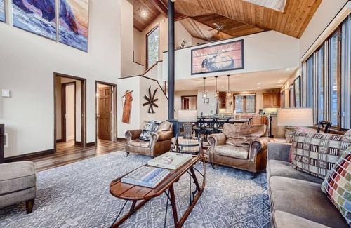 Forest Hills House | 288 m² House ∙ 3 bedrooms ∙ 8 guests