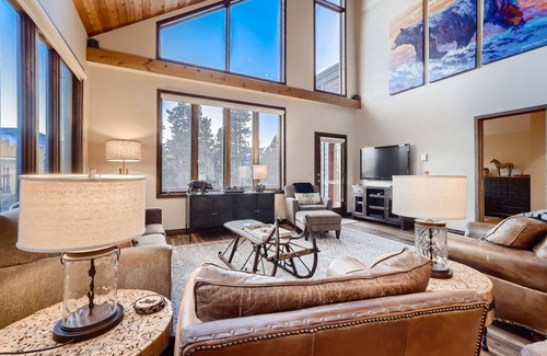 Forest Hills House | 288 m² House ∙ 3 bedrooms ∙ 8 guests