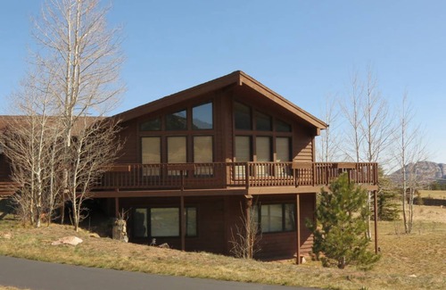 Estes Park House | 295 m² House ∙ 4 bedrooms ∙ 8 guests