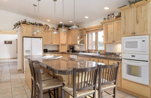 Pole Creek Meadows House | 295 m² House ∙ 4 bedrooms ∙ 13 guests