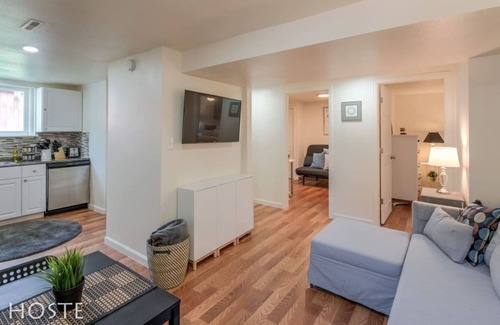 Broadmoor House | 2BR Comfy Condo & Cute Patio - Broadmoor area
