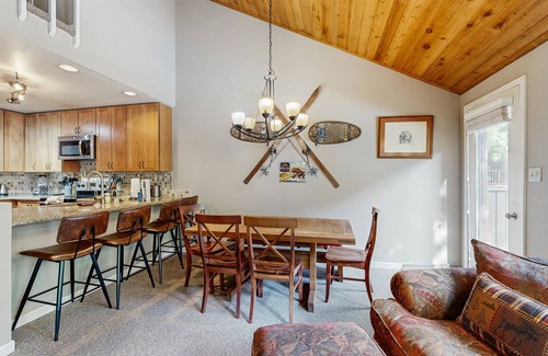 Vail Condo | 2BR East Vail Condo w/Hot Tub, Market, Free Shuttle