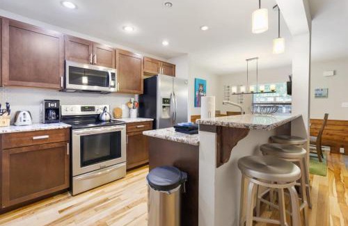 Baldy Mountain House | 3 BDR Getaway Near Skiing Hiking Plus Bus Route
