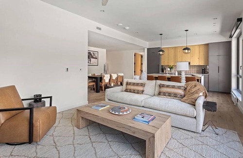 Snowmass Village Condo | 3 Bedroom Electric Pass Lodge