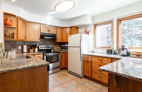 Intermountain House | 3-Bedroom Meadow Creek Townhome