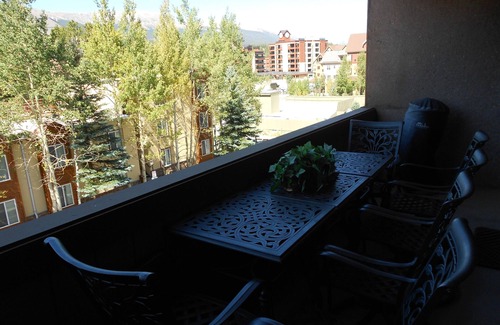 Warrior's Mark Condo | 3 Bedroom, Near Ski-in/walk-out Peak 9 Village Base w/Panoramic View by Main Stn