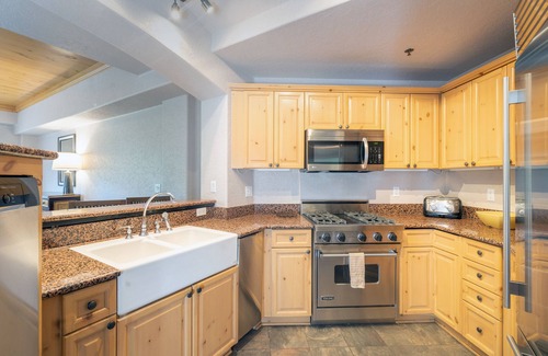 Mountain Village Condo | 3 Bedroom within the Conde Nast Top 100 Resort in the World Franz Klammer Lodge
