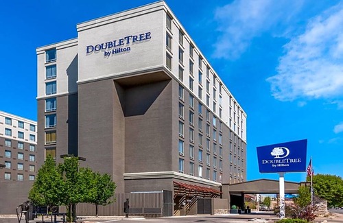 Belcaro Hotel | 3-Star Hotel ∙ DoubleTree by Hilton Denver Cherry Creek, CO
