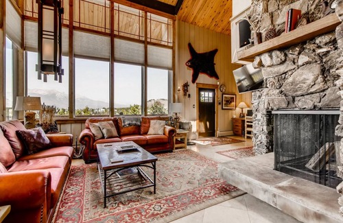 Dillon House | 316 m² House ∙ 5 bedrooms ∙ 10 guests