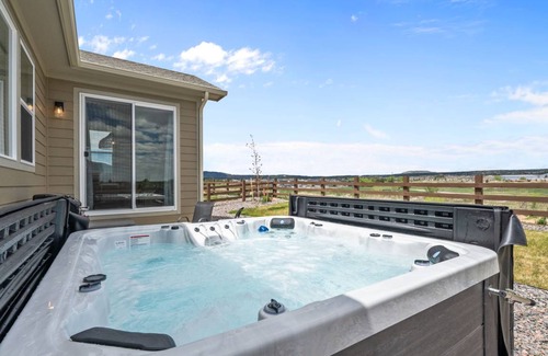 Monument House | 318 m² House ∙ 5 bedrooms ∙ 22 guests