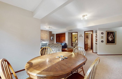 Monument House | 321 m² House ∙ 5 bedrooms ∙ 11 guests