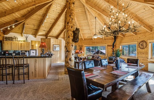 Pagosa Highlands Cabin | 327 m² Cabin ∙ 4 bedrooms ∙ 9 guests