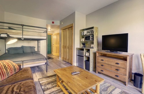 Copper Mountain Village Hotel | 33 m² Hotel ∙ 1 bedroom ∙ 5 guests