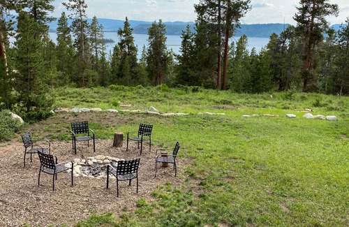 Grand Lake House | 330 m² House ∙ 3 bedrooms ∙ 10 guests