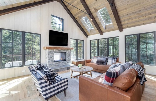 Mountain Village House | 333 m² House ∙ 4 bedrooms ∙ 9 guests