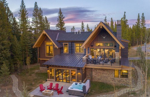 Peak 8 House | 335 m² House ∙ 5 bedrooms ∙ 11 guests