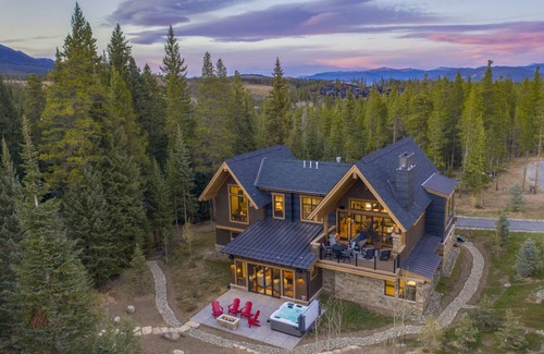 Peak 8 House | 335 m² House ∙ 5 bedrooms ∙ 11 guests