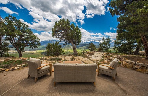 Loghill Village House | 341 m² House ∙ 3 bedrooms ∙ 8 guests