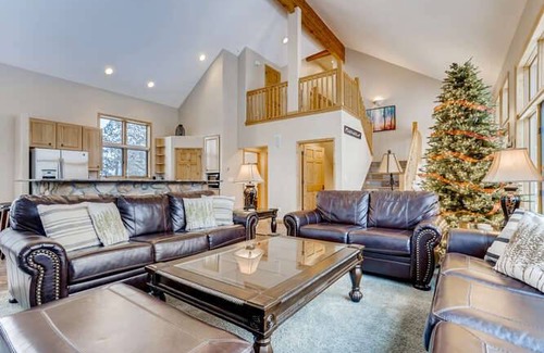 Three Peaks House | 342 m² House ∙ 4 bedrooms ∙ 10 guests