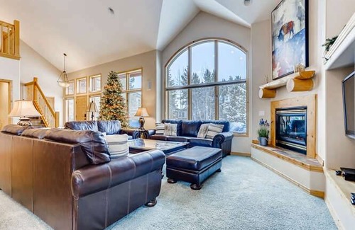 Three Peaks House | 342 m² House ∙ 4 bedrooms ∙ 10 guests