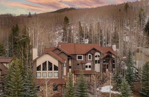 Highland Meadows House | 343 m² House ∙ 5 bedrooms ∙ 12 guests