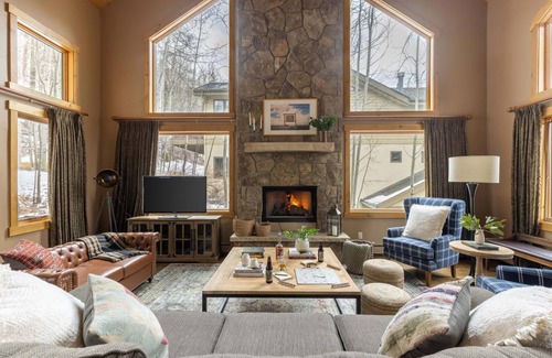 Highland Meadows House | 343 m² House ∙ 5 bedrooms ∙ 12 guests