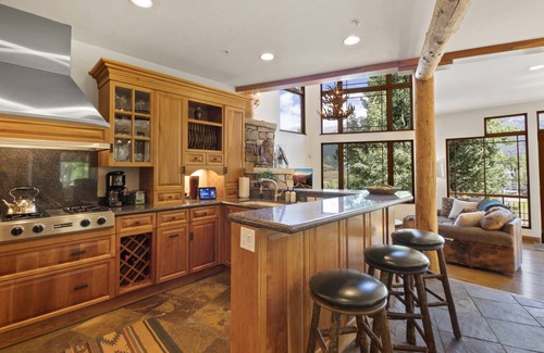 Mountain Village House | 353 m² House ∙ 4 bedrooms ∙ 10 guests