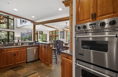 Mountain Village House | 353 m² House ∙ 4 bedrooms ∙ 10 guests