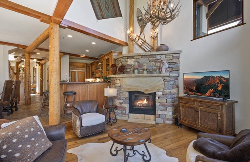 Mountain Village House | 353 m² House ∙ 4 bedrooms ∙ 10 guests