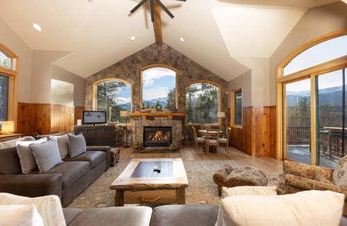 The Highlands House | 353 m² House ∙ 4 bedrooms ∙ 12 guests