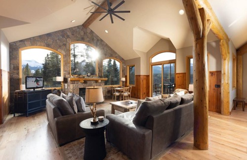 The Highlands House | 353 m² House ∙ 4 bedrooms ∙ 12 guests