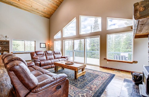 Valley of the Sun Cabin | 372 m² Cabin ∙ 4 bedrooms ∙ 10 guests