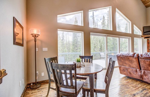 Valley of the Sun Cabin | 372 m² Cabin ∙ 4 bedrooms ∙ 10 guests