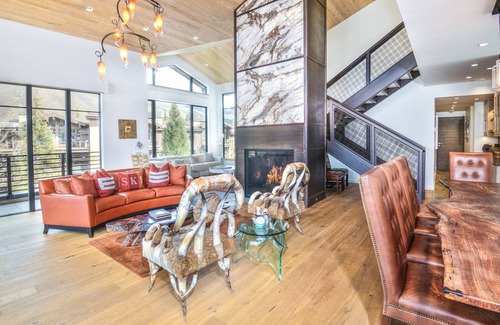 Golden Peak Condo | 372 m² Condo ∙ 5 bedrooms ∙ 20 guests