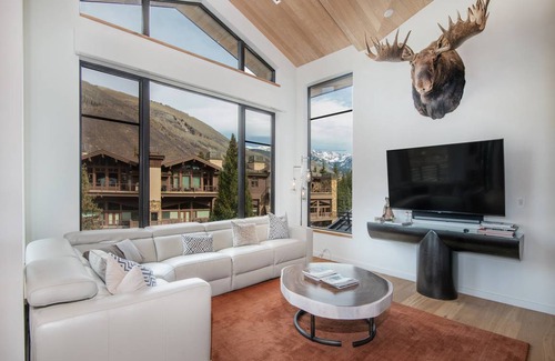 Golden Peak Condo | 372 m² Condo ∙ 5 bedrooms ∙ 20 guests