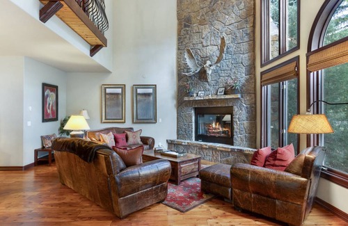 Highland Meadows House | 372 m² House ∙ 5 bedrooms ∙ 12 guests