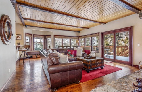 Highland Meadows House | 372 m² House ∙ 5 bedrooms ∙ 12 guests