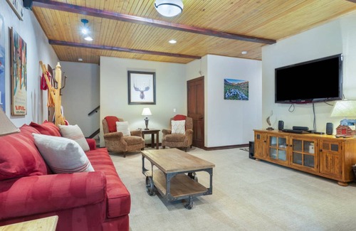 Highland Meadows House | 372 m² House ∙ 5 bedrooms ∙ 12 guests