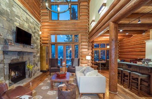 Mountain Village House | 374 m² House ∙ 4 bedrooms ∙ 10 guests