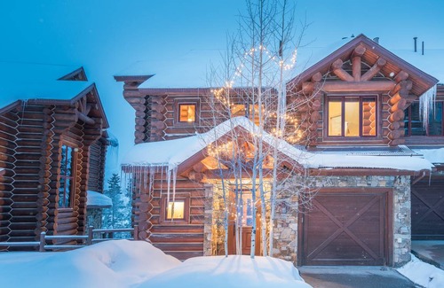 Mountain Village House | 374 m² House ∙ 4 bedrooms ∙ 10 guests