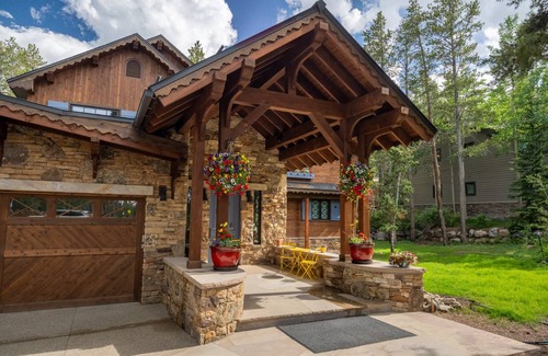 Peak 8 House | 379 m² House ∙ 5 bedrooms ∙ 14 guests