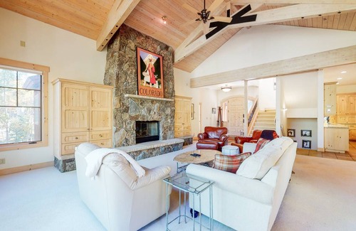 Three Peaks House | 381 m² House ∙ 4 bedrooms ∙ 12 guests
