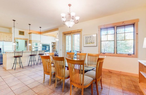Three Peaks House | 381 m² House ∙ 4 bedrooms ∙ 12 guests