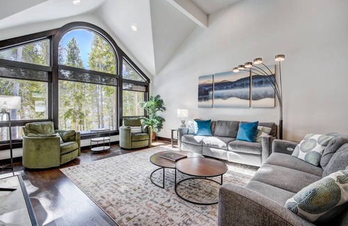 Lakeshore House | 387 m² House ∙ 5 bedrooms ∙ 12 guests